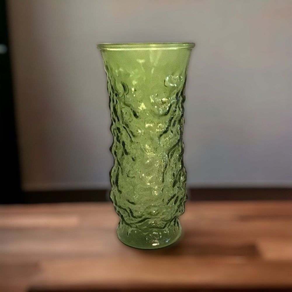 Vintage E.0. Brody CO. AVOCADO GREEN CRINKLE GLASS 8.5" VASE - Picture 1 of 5
